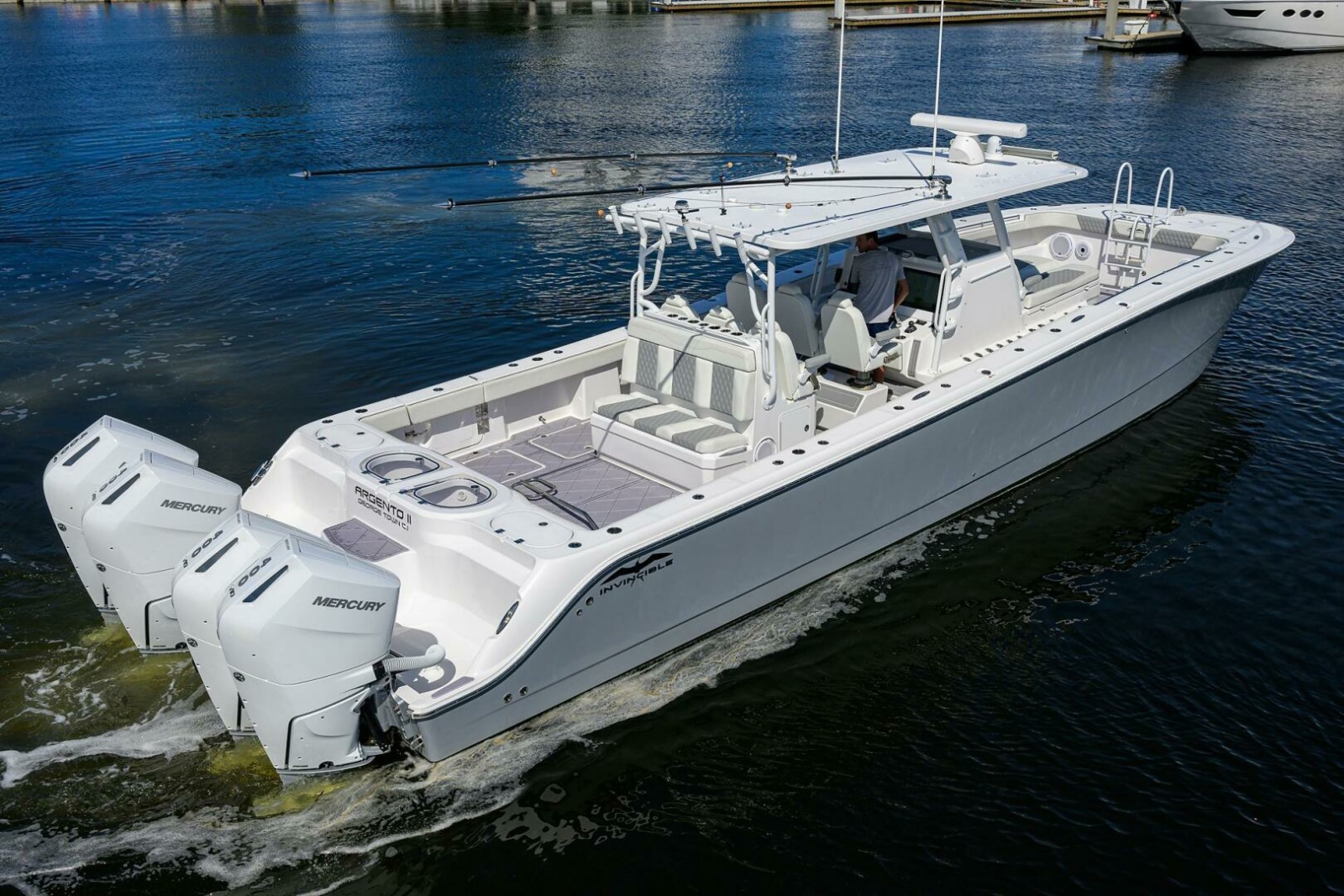 Invincible 46 Argento II - Exterior Profile