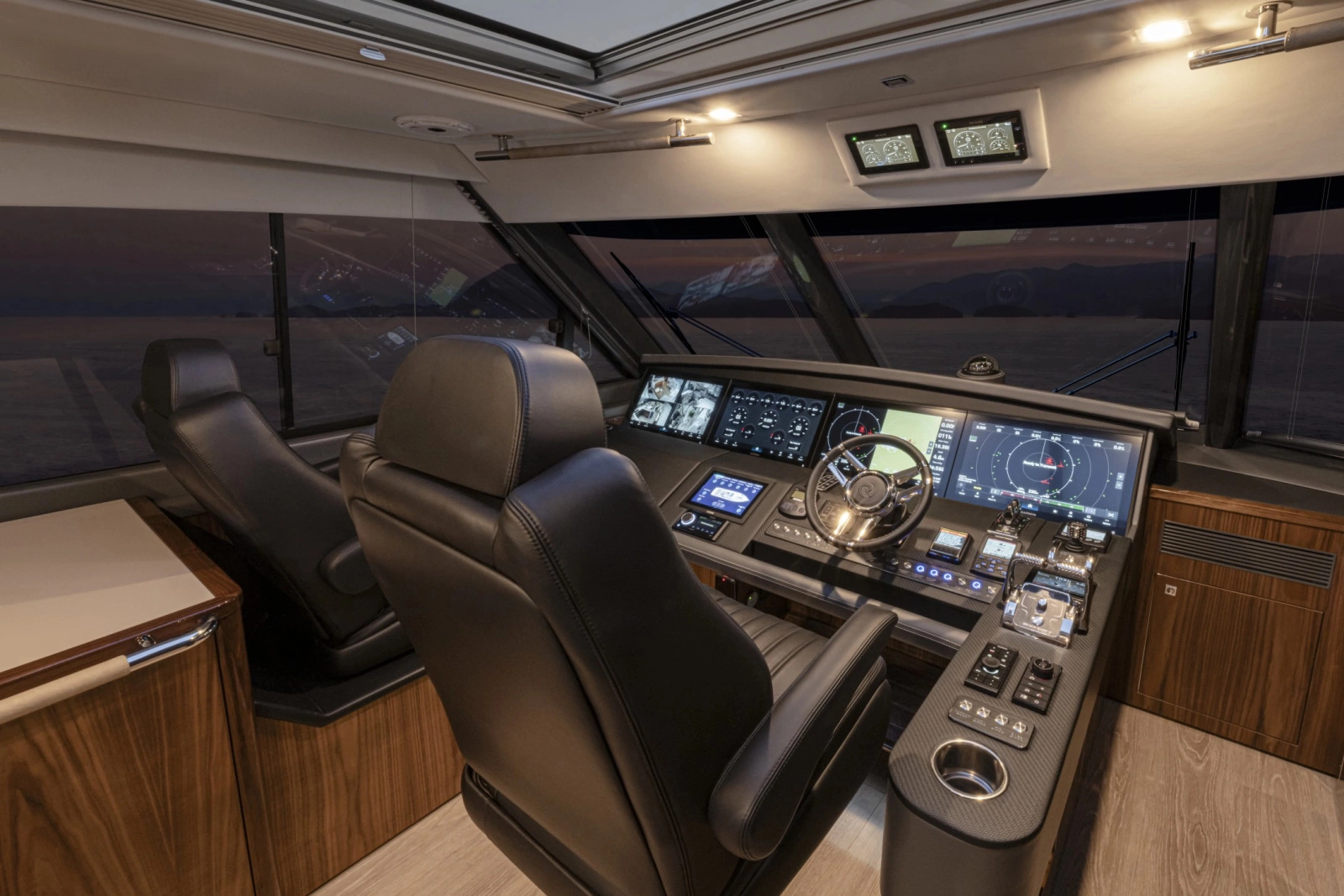 68 Sports Motor Yacht 68ft Riviera Yacht For Sale