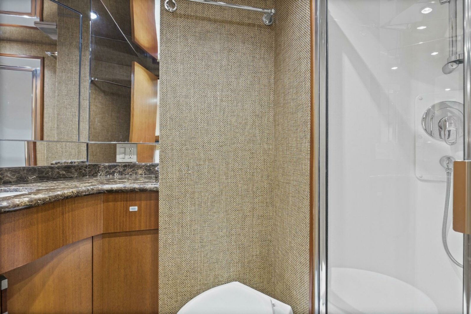 60' 2008 Hatteras 60 Convertible