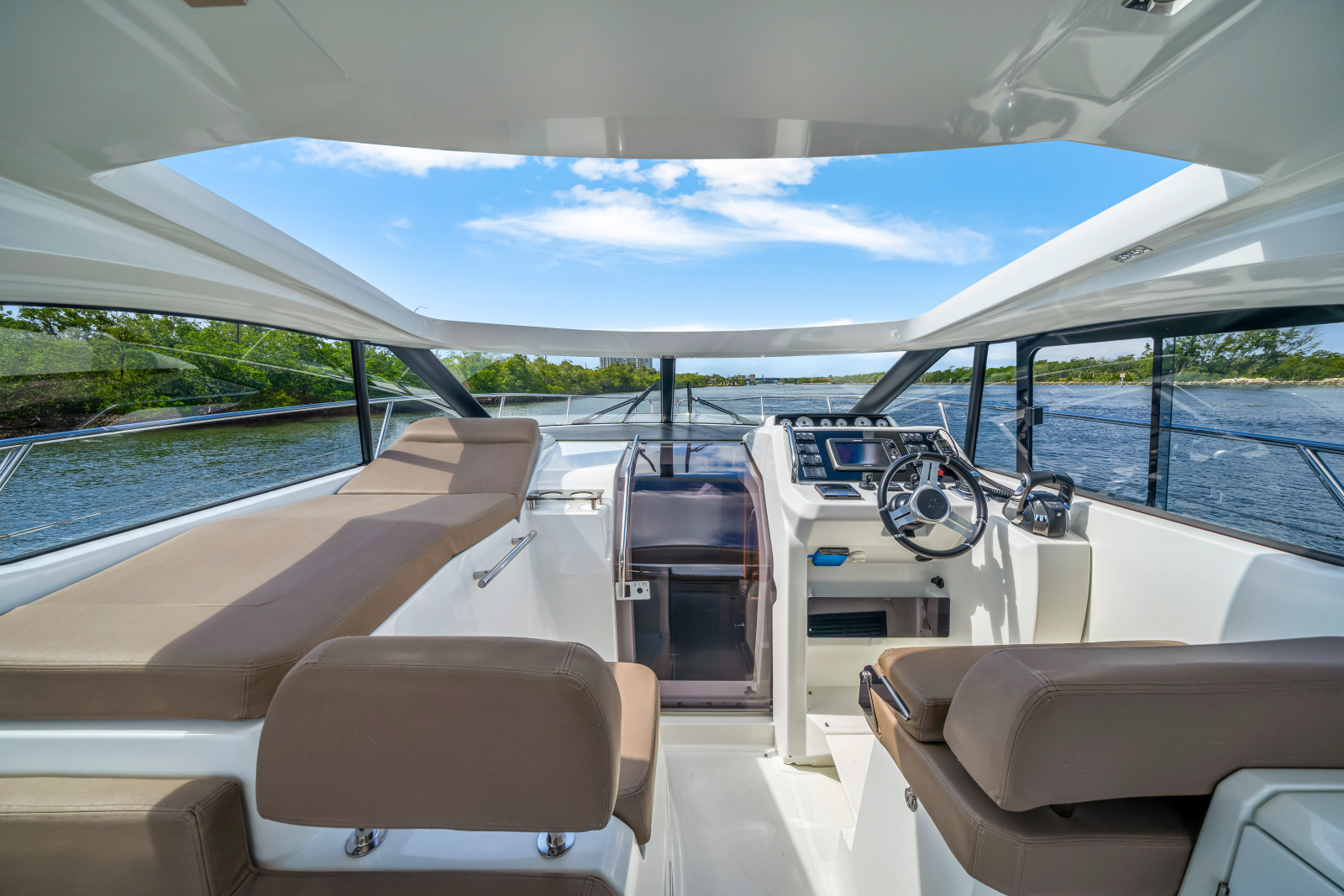 2016 Jeanneau Leader 36