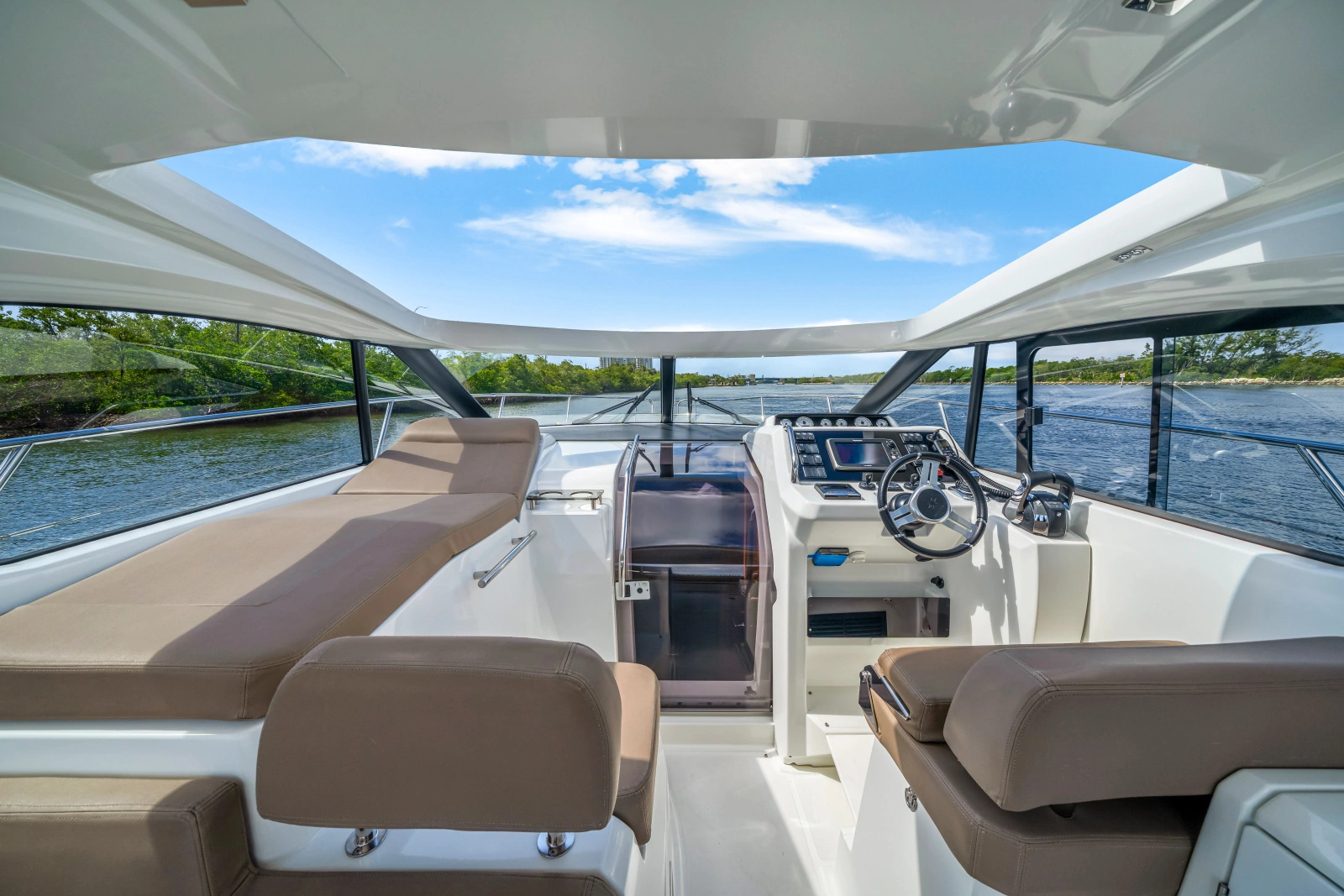 2016 Jeanneau Leader 36