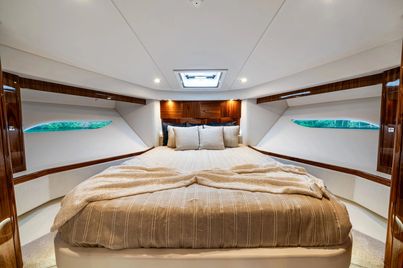 6000 SPORT YACHT 60ft Riviera Yacht For Sale