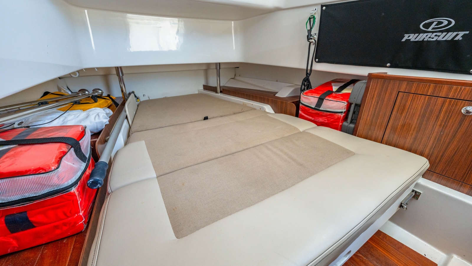 Convertible Cabin Lounge Area