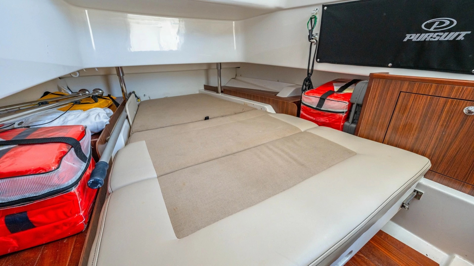 Convertible Cabin Lounge Area