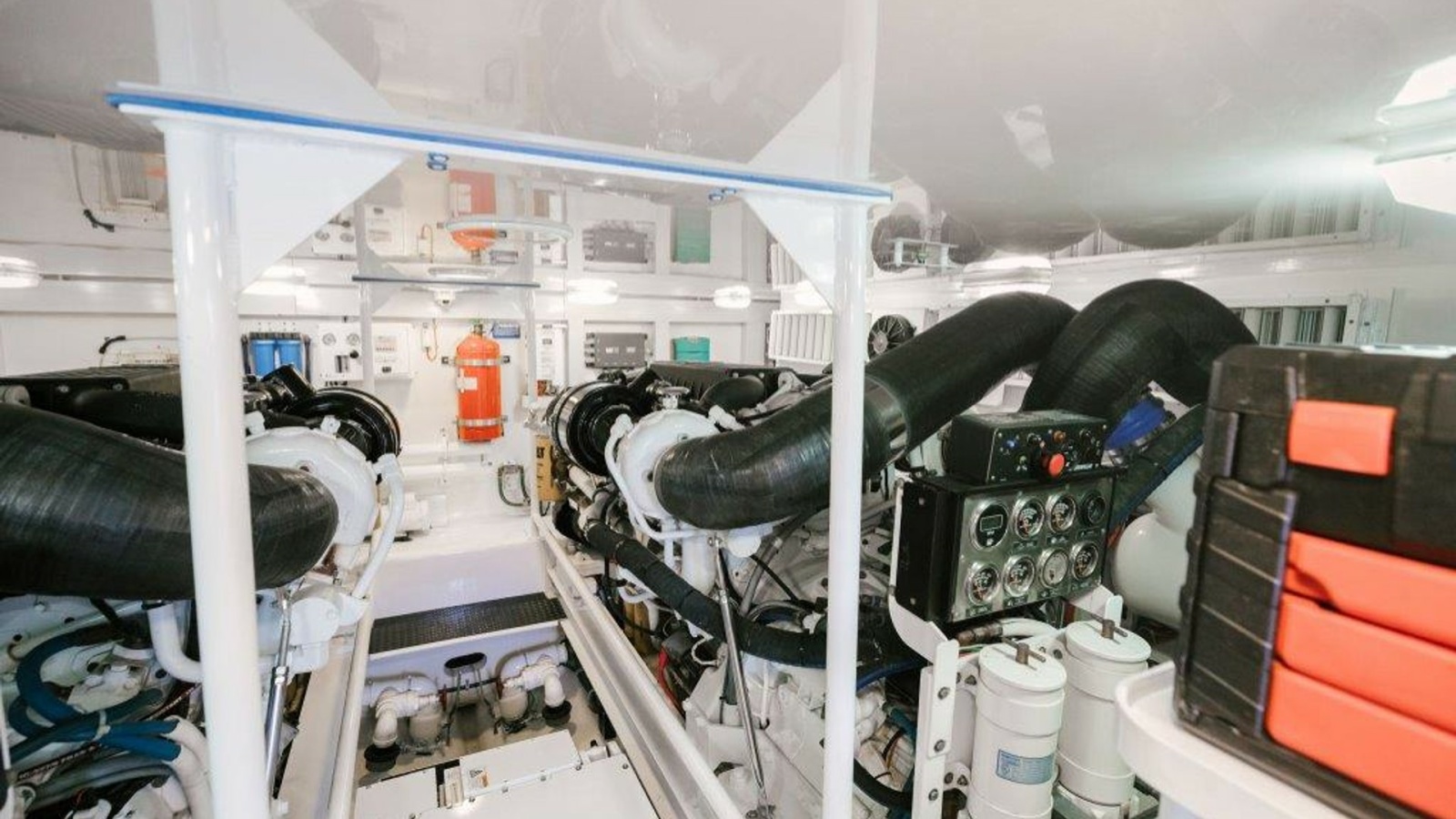 2007 64 Viking CNV Evil Eyes Engine Room (5)