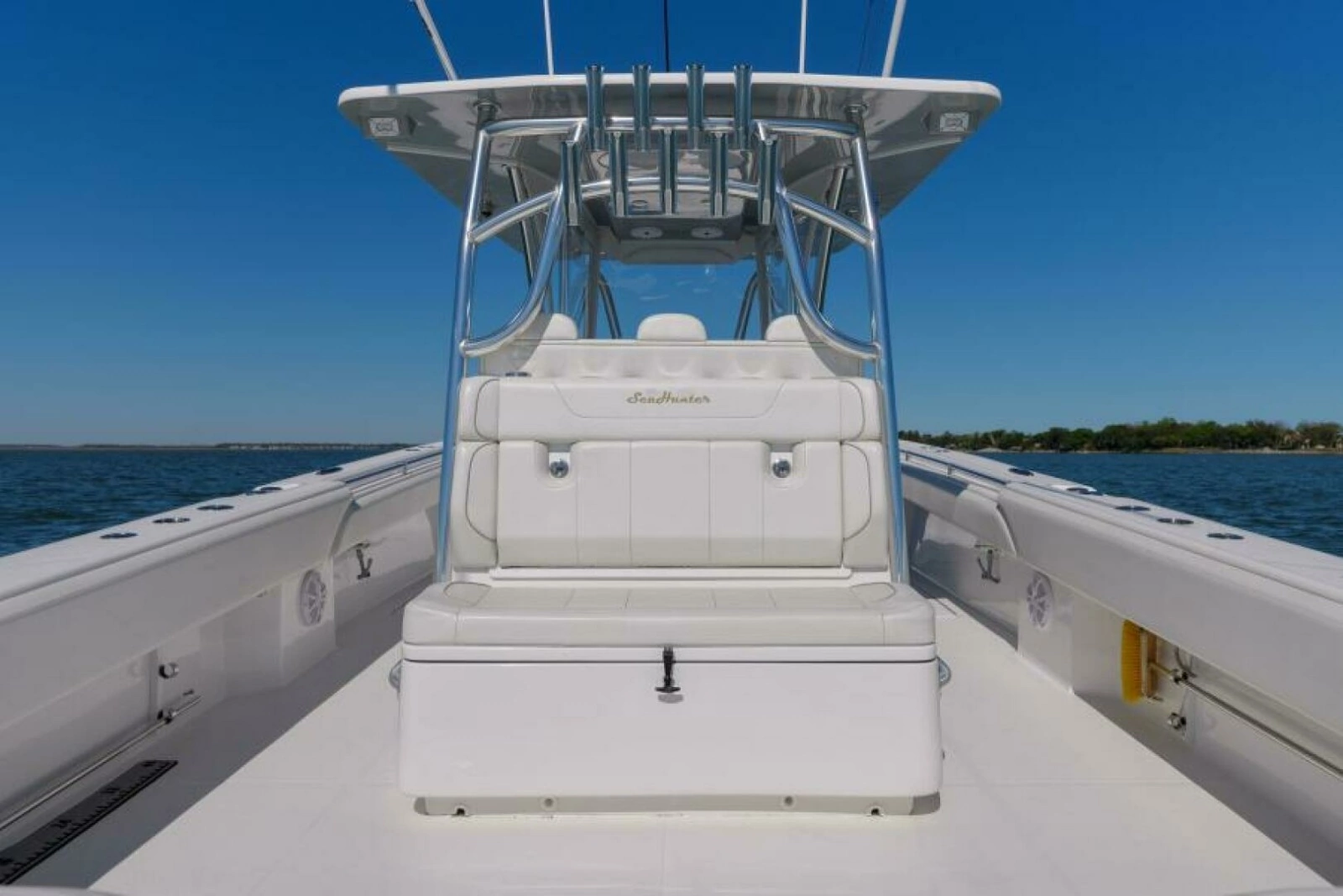 SeaHunter 38 Reel Escape- Forward Seating