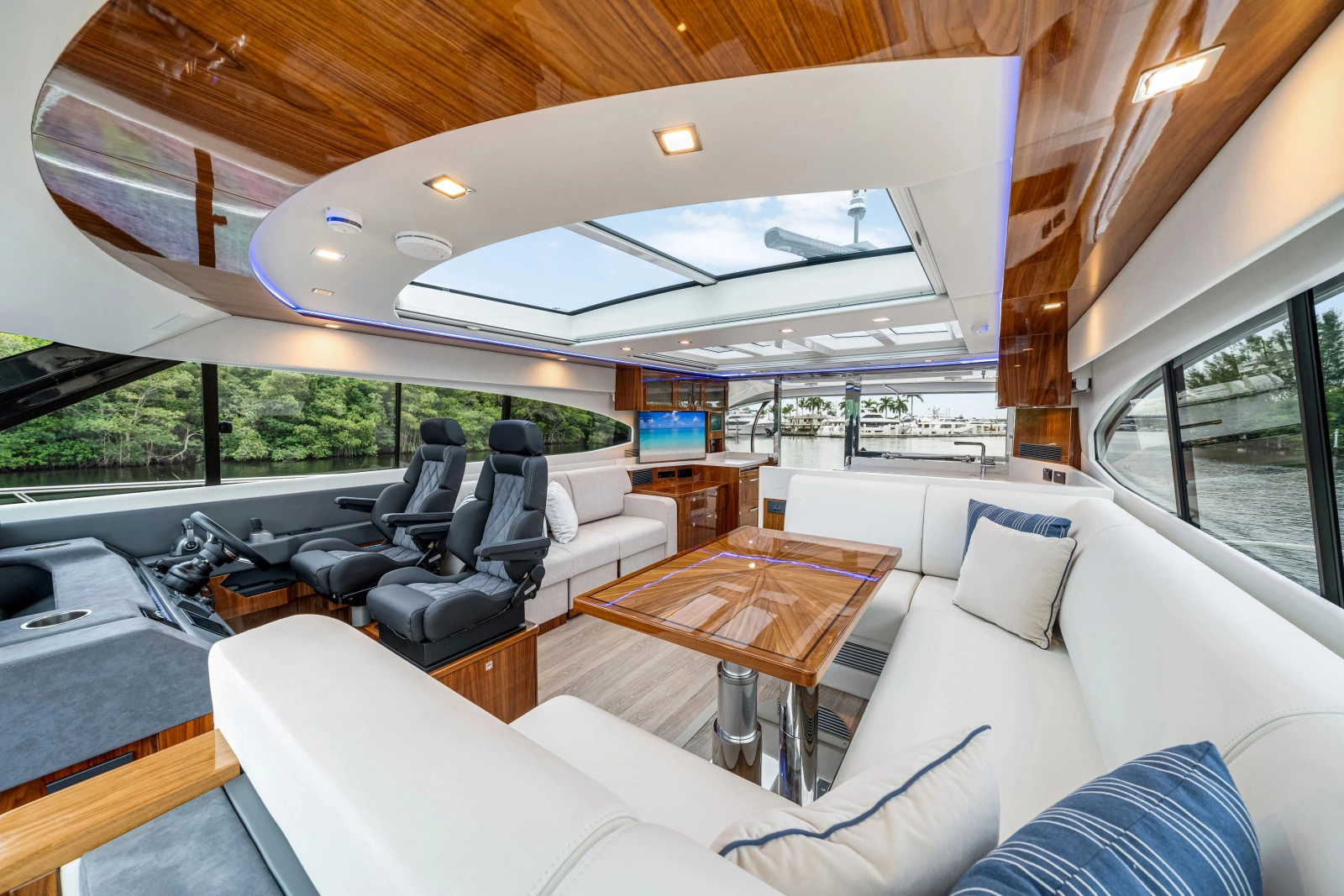 6000 SPORT YACHT 60ft Riviera Yacht For Sale