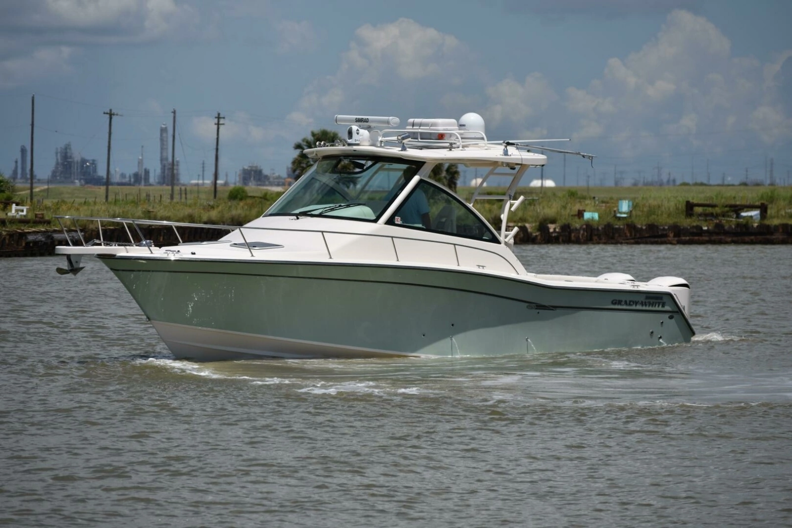 2016 Grady-White 330 Express 