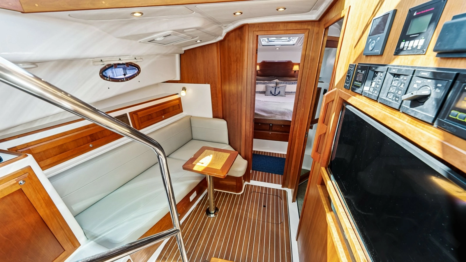 Salon and Galley Overview
