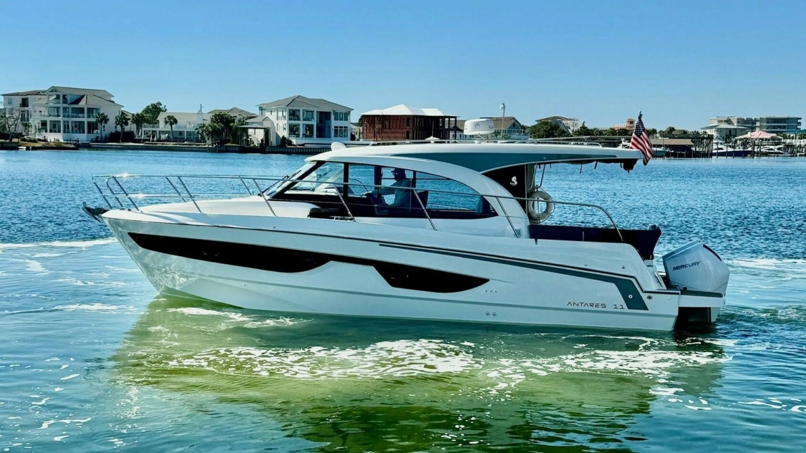 Starboard Profile of Beneteau Antares 11
