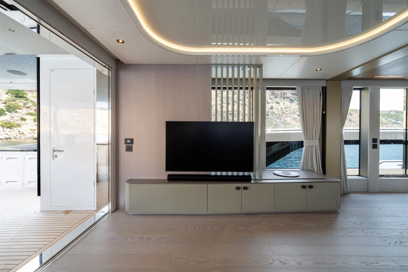 82 OCEAN ENCLOSED 82ft Sunseeker Yacht For Sale