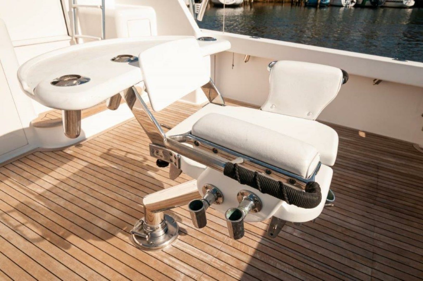 2001 61 Viking Convertible Ellie B Cockpit