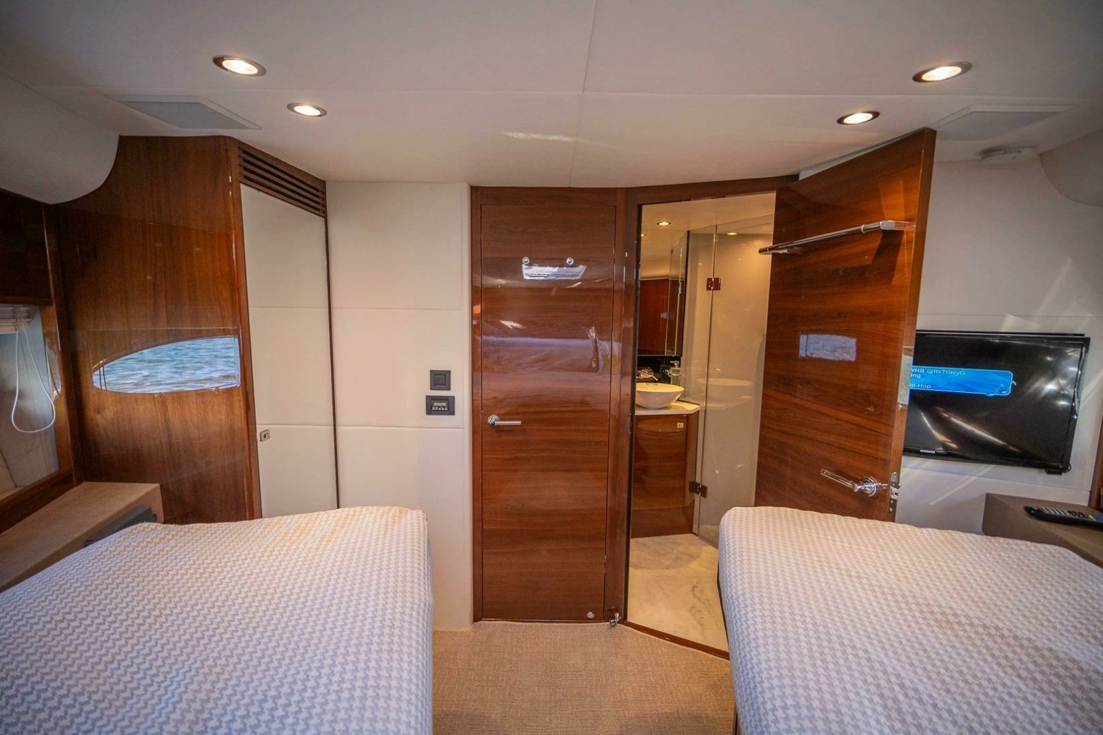 2016 Princess V48