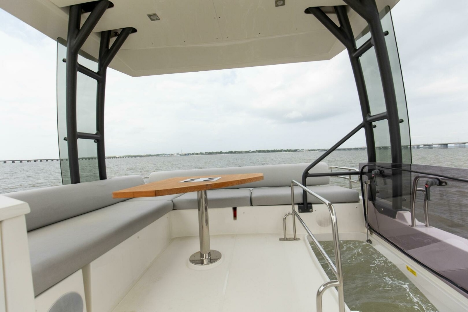 46' 2023 Prestige 460 Flybridge