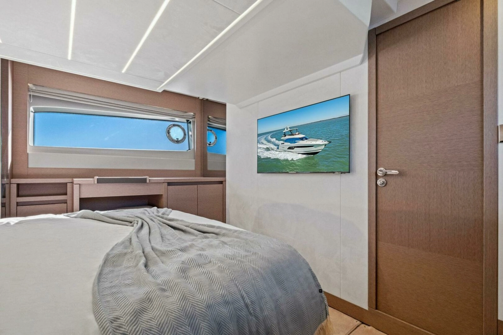 2022 Prestige 520 Flybridge photo 38