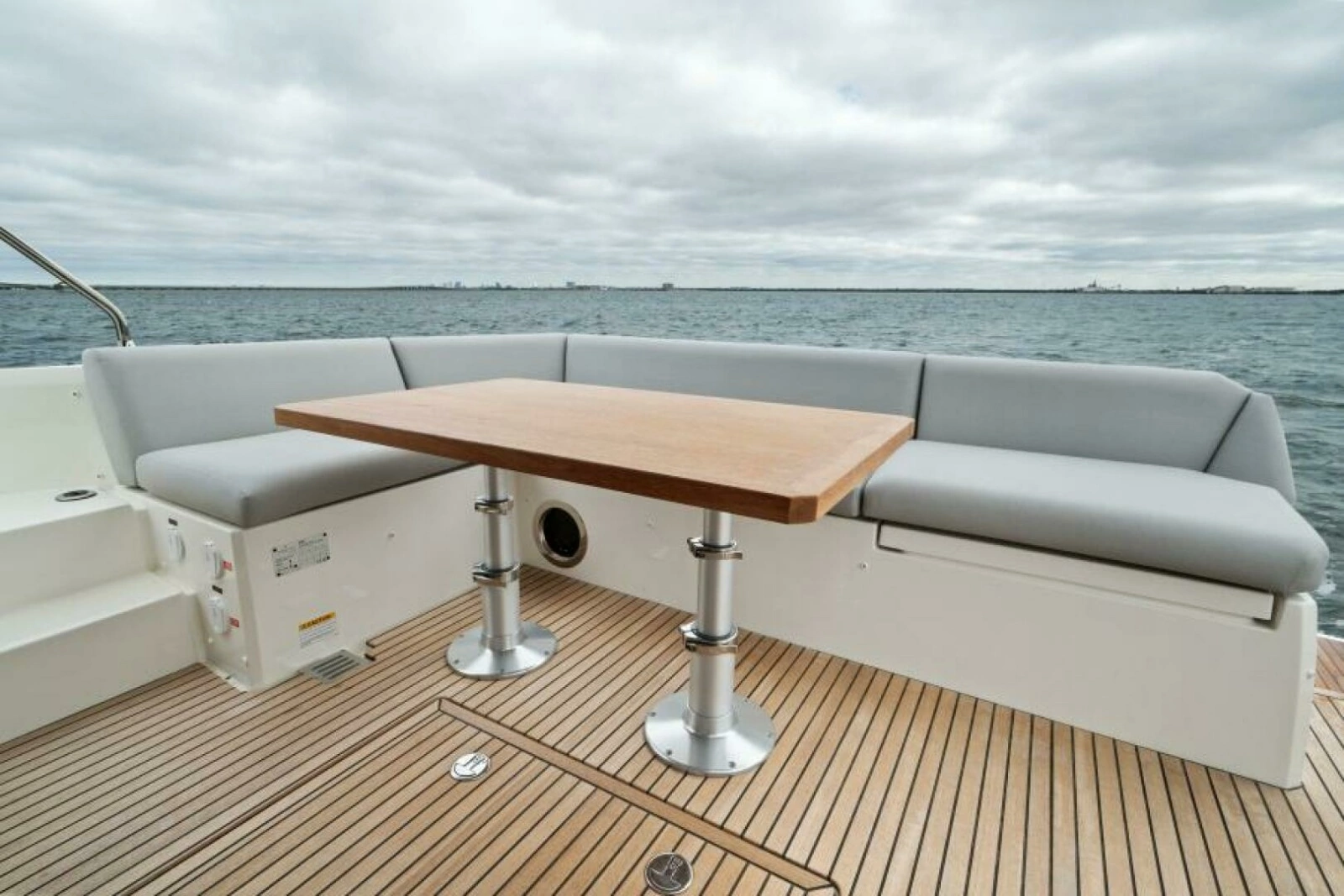 2024 46 Prestige Flybridge -Cockpit