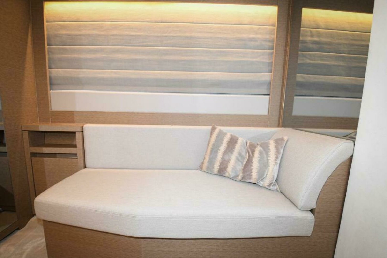 52' 2023 Prestige 520 Flybridge