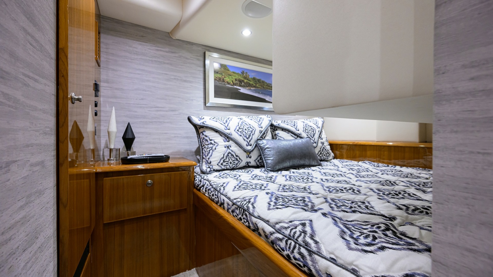 44_viking_reelaxin_guest_stateroom_03