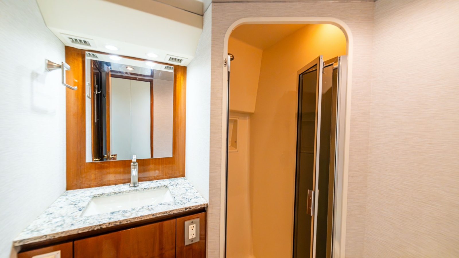 2001 Viking 61 Convertible- Caliente- Guest Stateroom Head