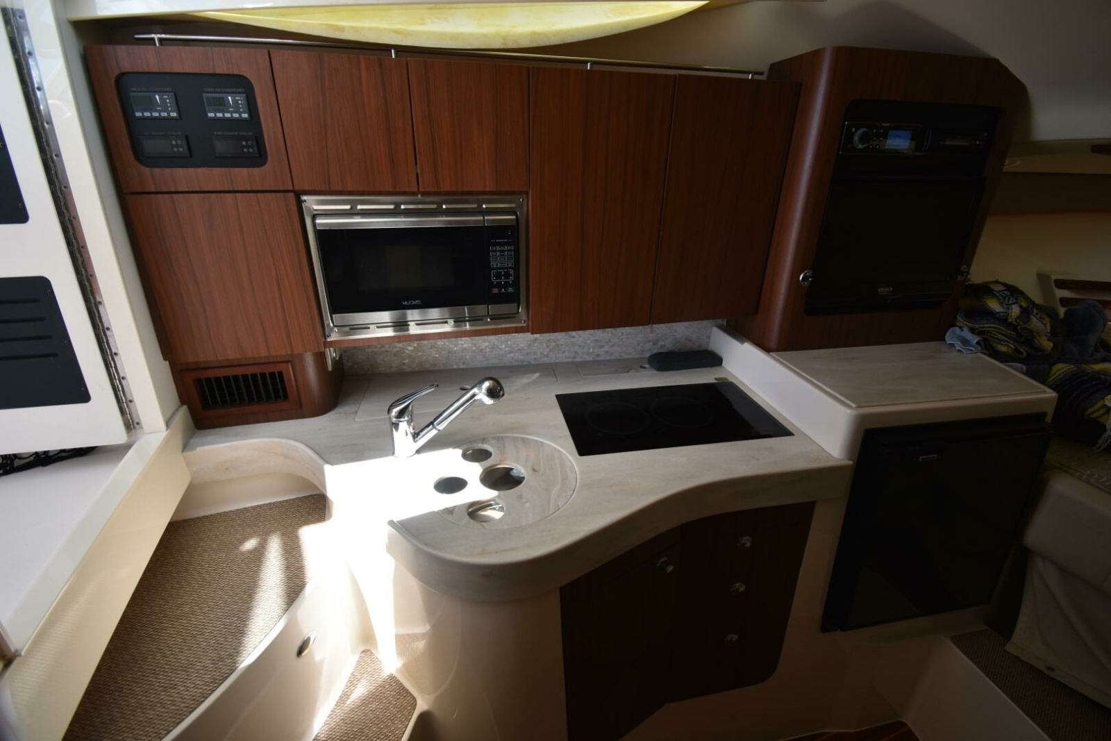 33' 2016 Grady-White 330 Express