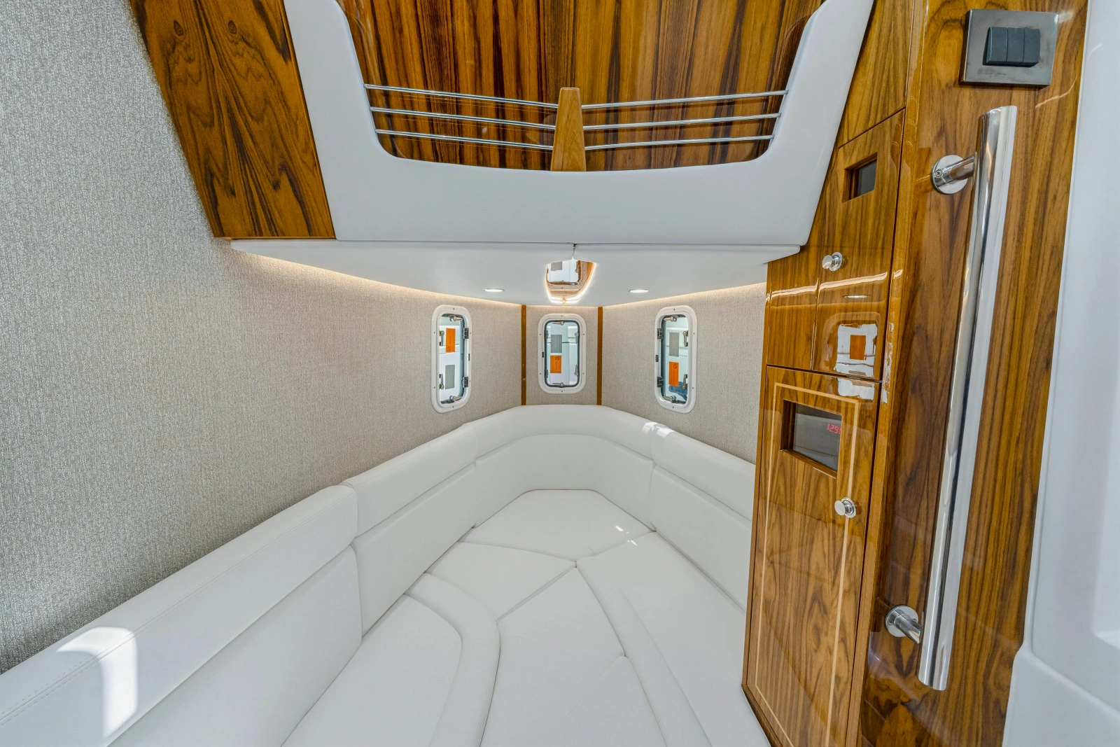 42ft HCB Yacht For Sale