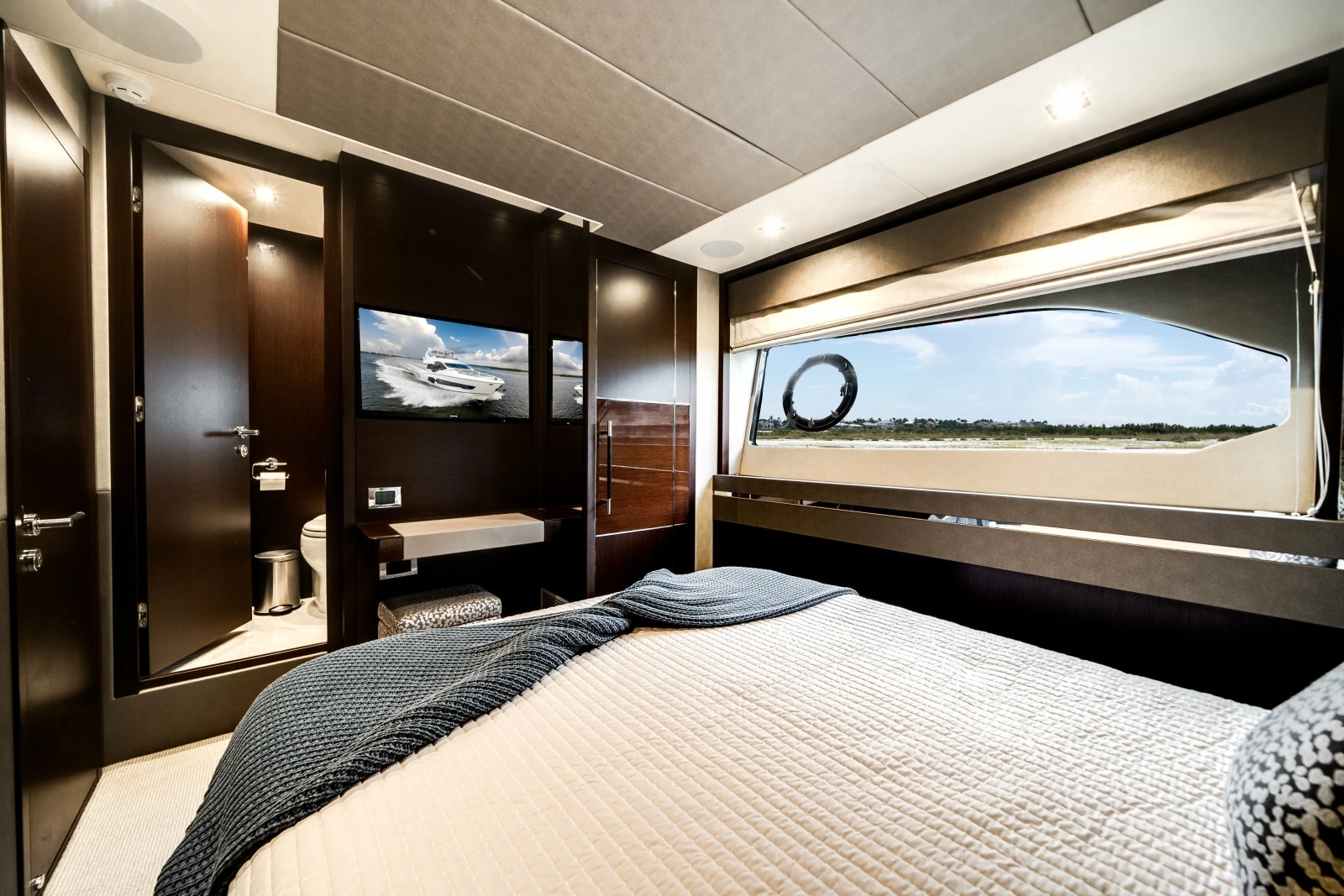 2019 Sunseeker 76 Flybridge