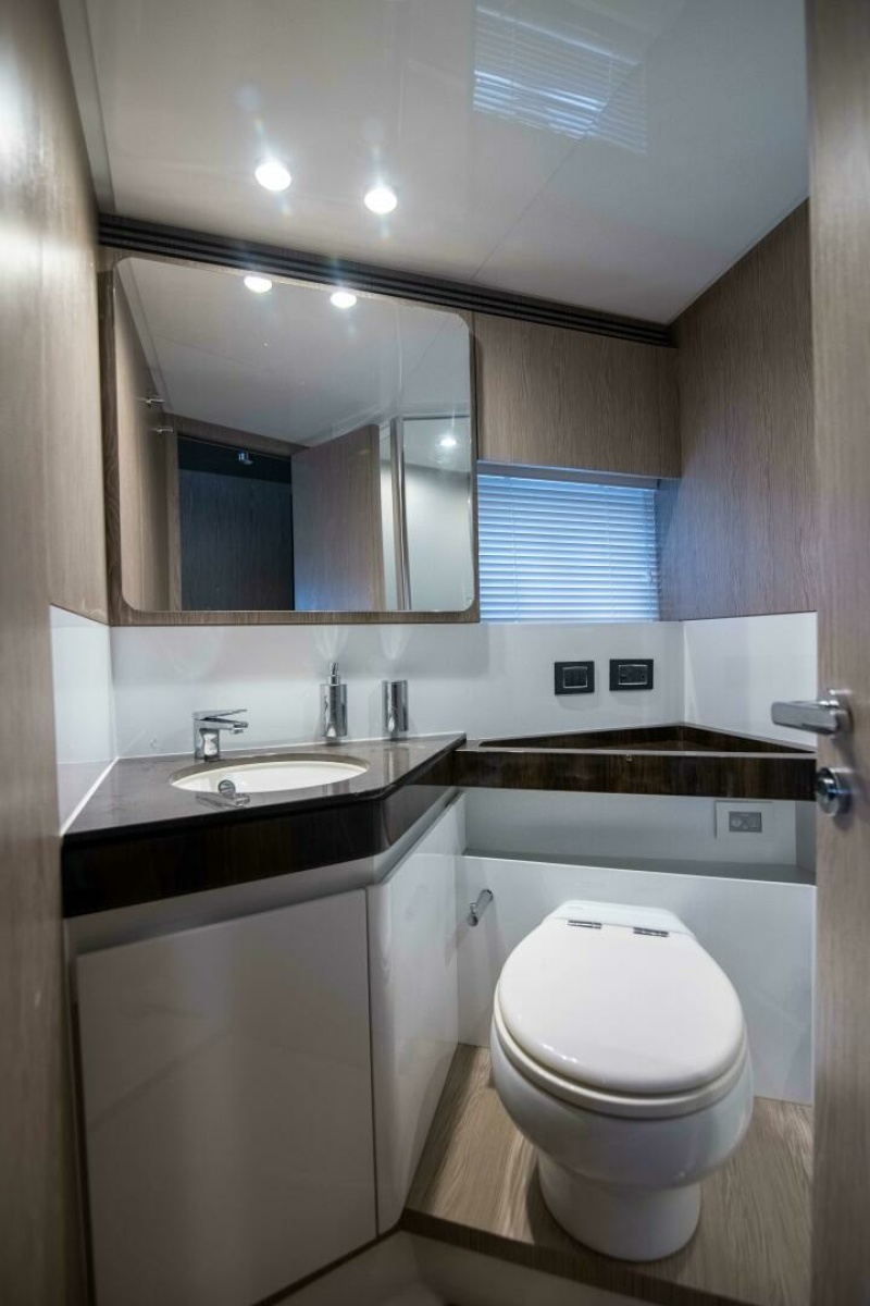 Azimut 70 Triple Play -