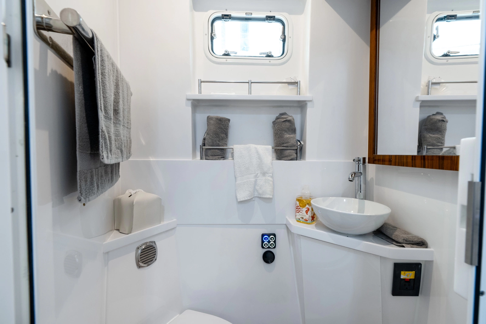DEALER DEMO 56ft HCB Yacht For Sale