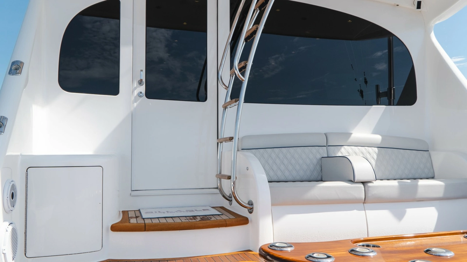 Aft Deck Seating and Entryway