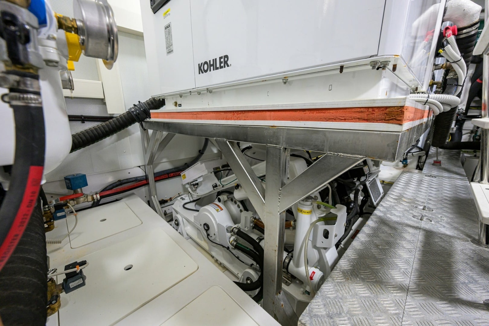 Azimut 78 - DT78 - Engine Room