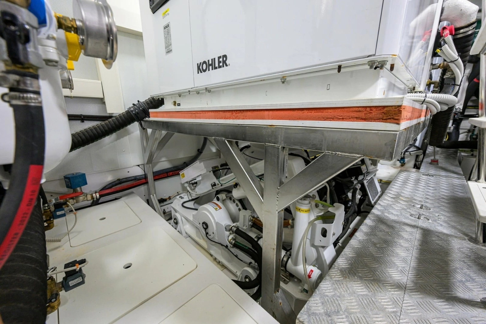Azimut 78 - DT78 - Engine Room