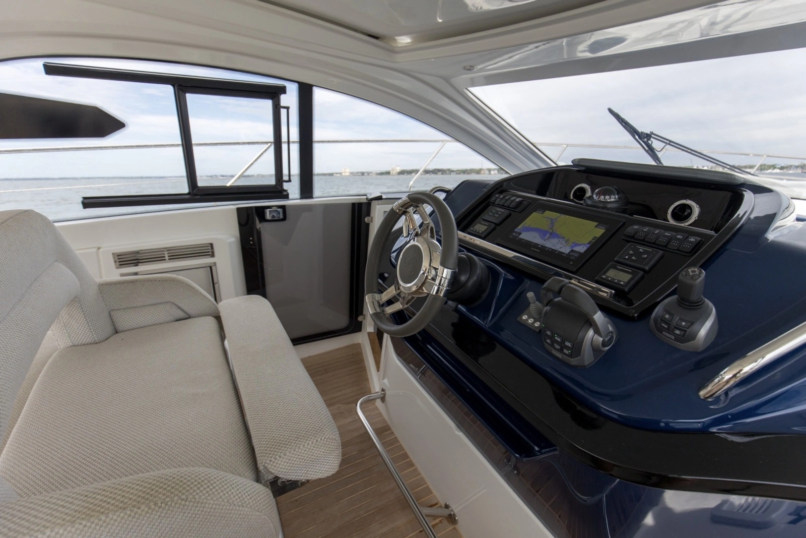 2022 Beneteau 41 Grand Turismo War Downs Eagle Helm (3)