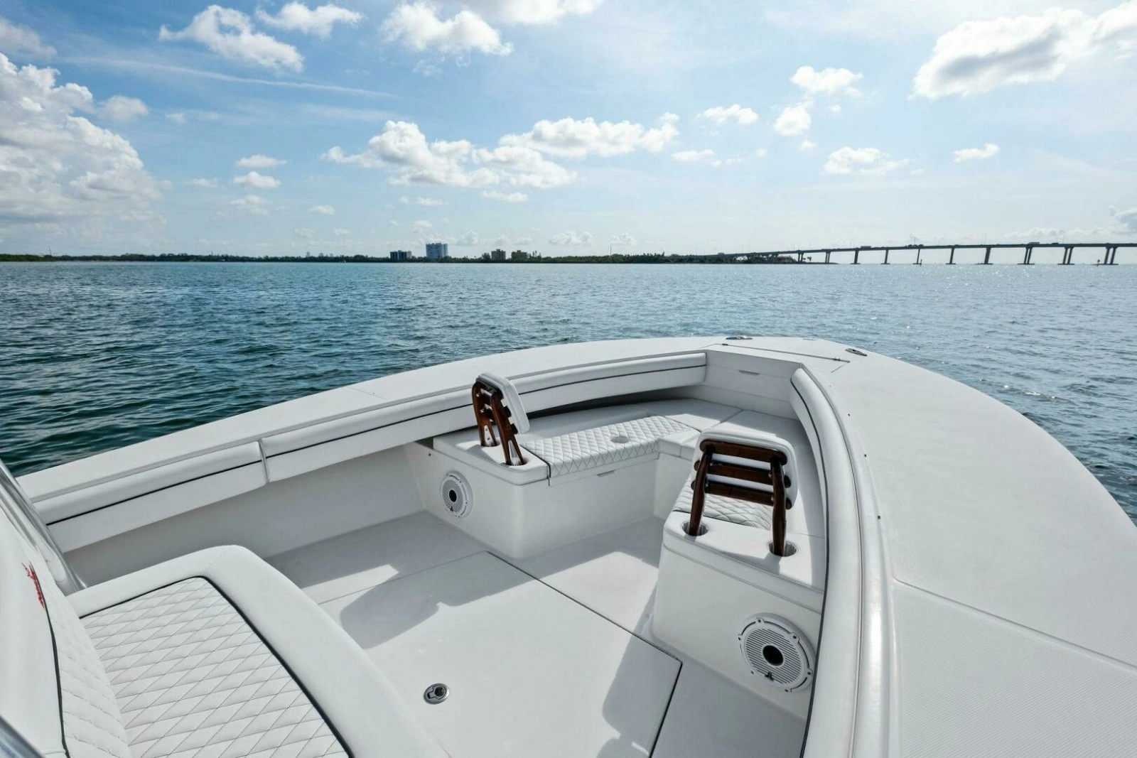2012 Regulator 32 Forward Seating