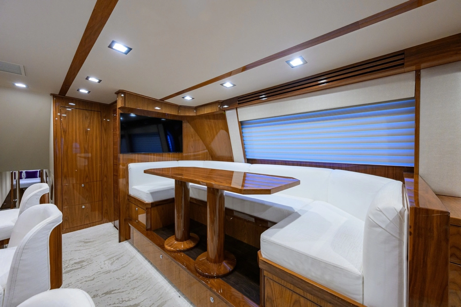 Viking 80 MERCEDES - Dinette