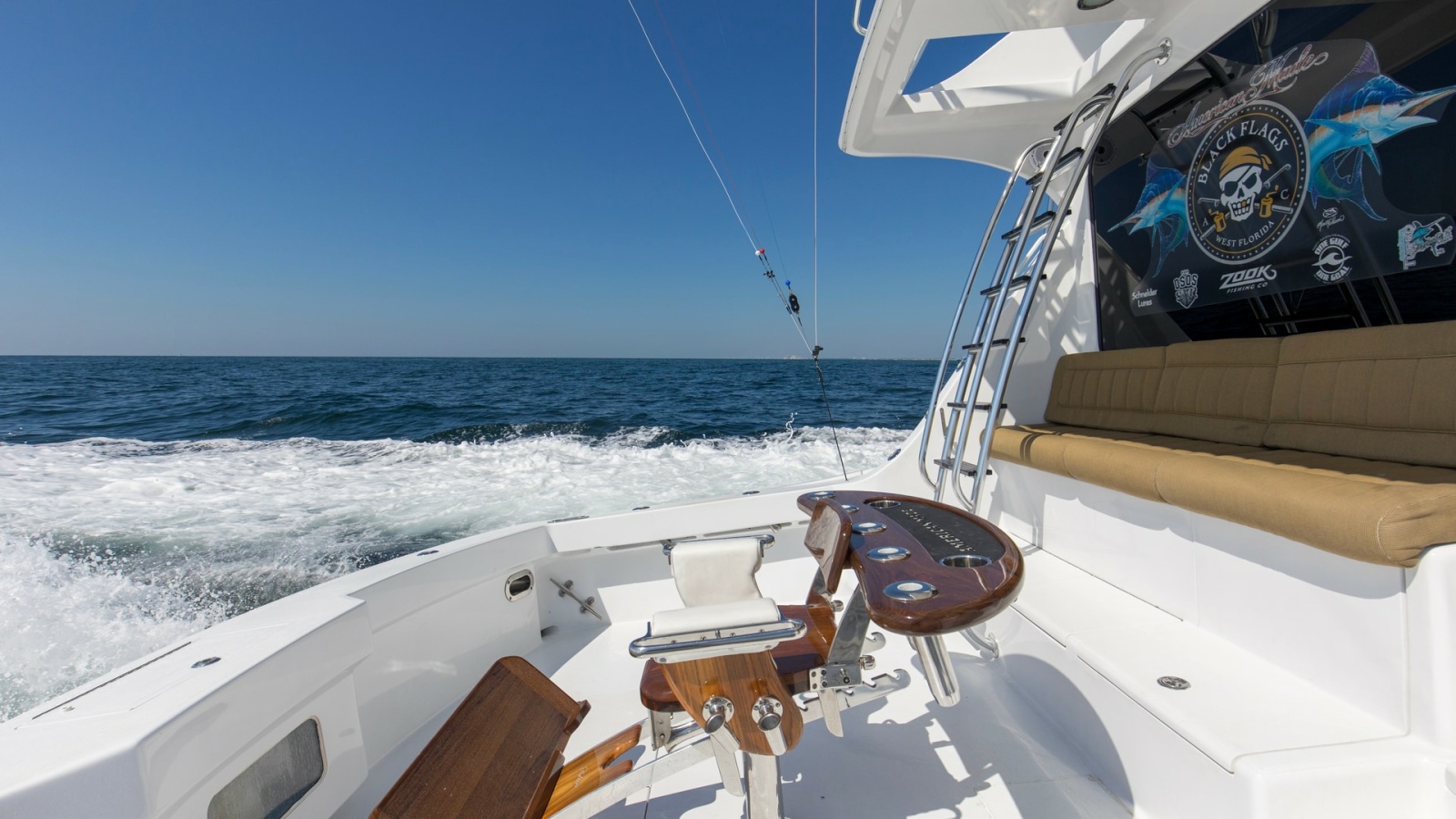 2008 54 Hatteras Convertible American Made Rear Deck (4)