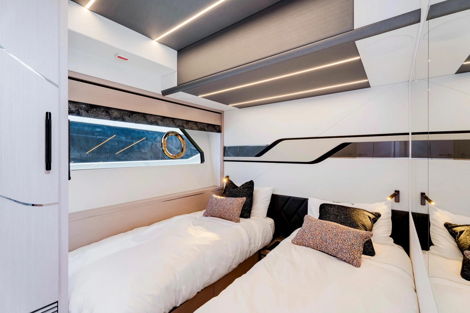 PREDATOR 75 75ft Sunseeker Yacht For Sale