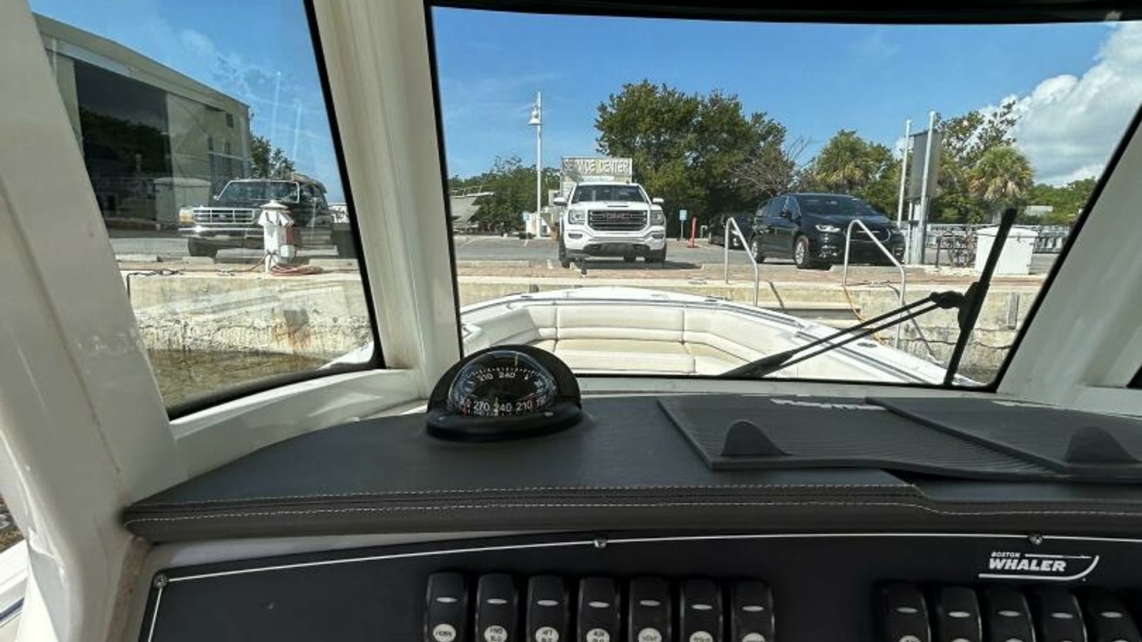 33' 2017 Boston Whaler 330 Outrage