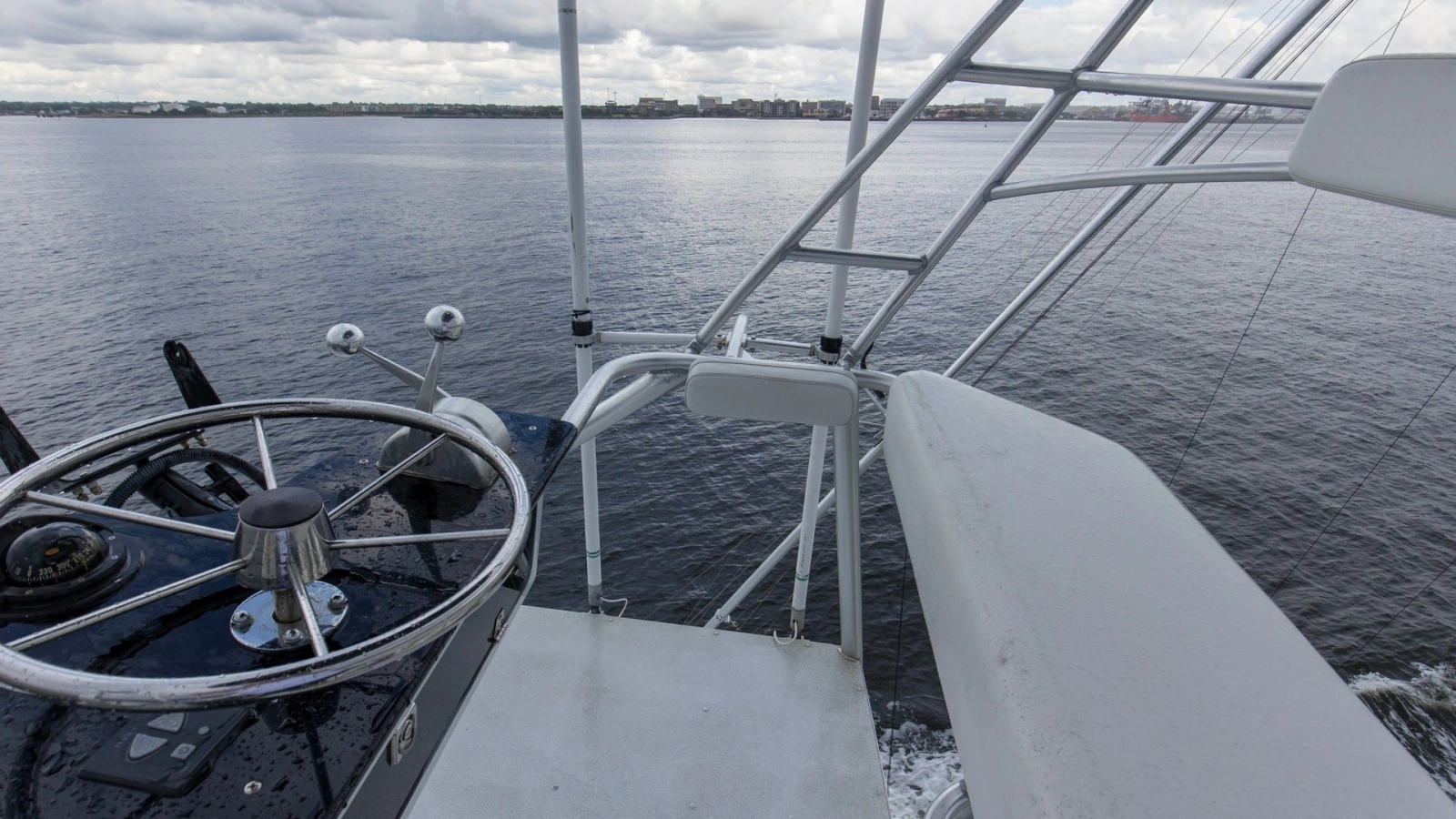 1999 Hatteras 60 Enclosed Bridge Better Days Tower Helm (1)