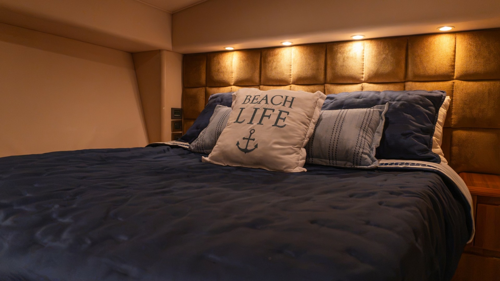 2009 Viking 50 Convertible "Jammin" - Cozy Master Stateroom Interior