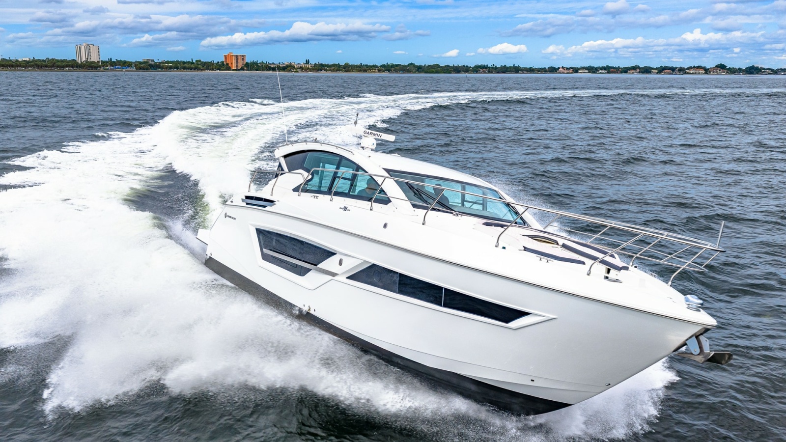 Dynamic Bow View in Motion