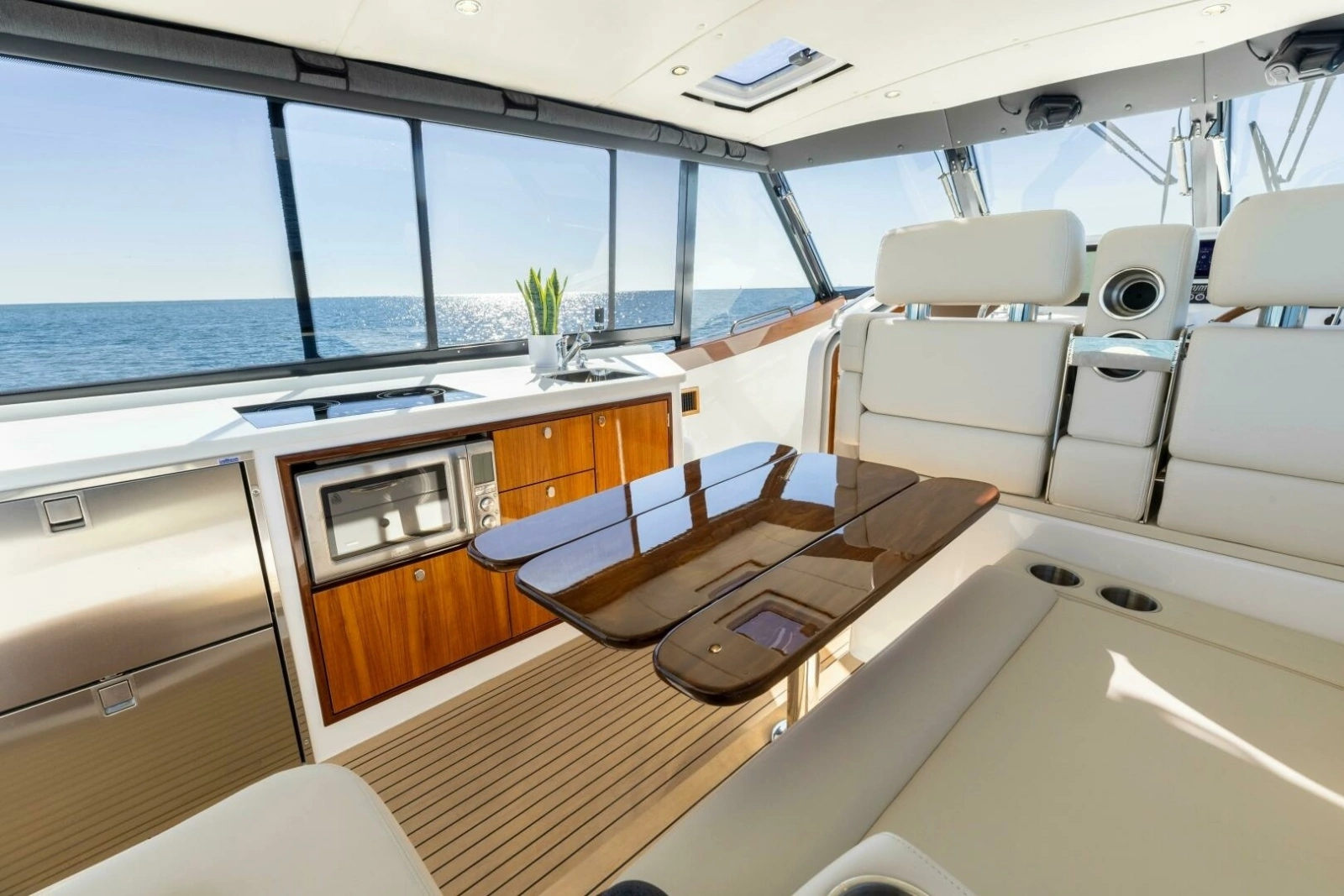 2025 MJM 4 46- Galley