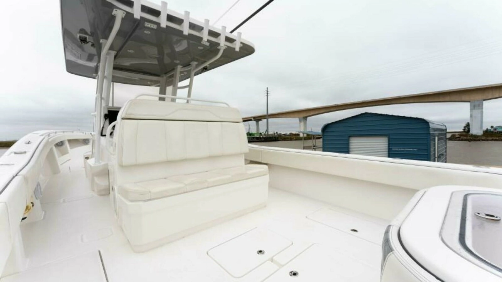 2019 Invincible 39 Open