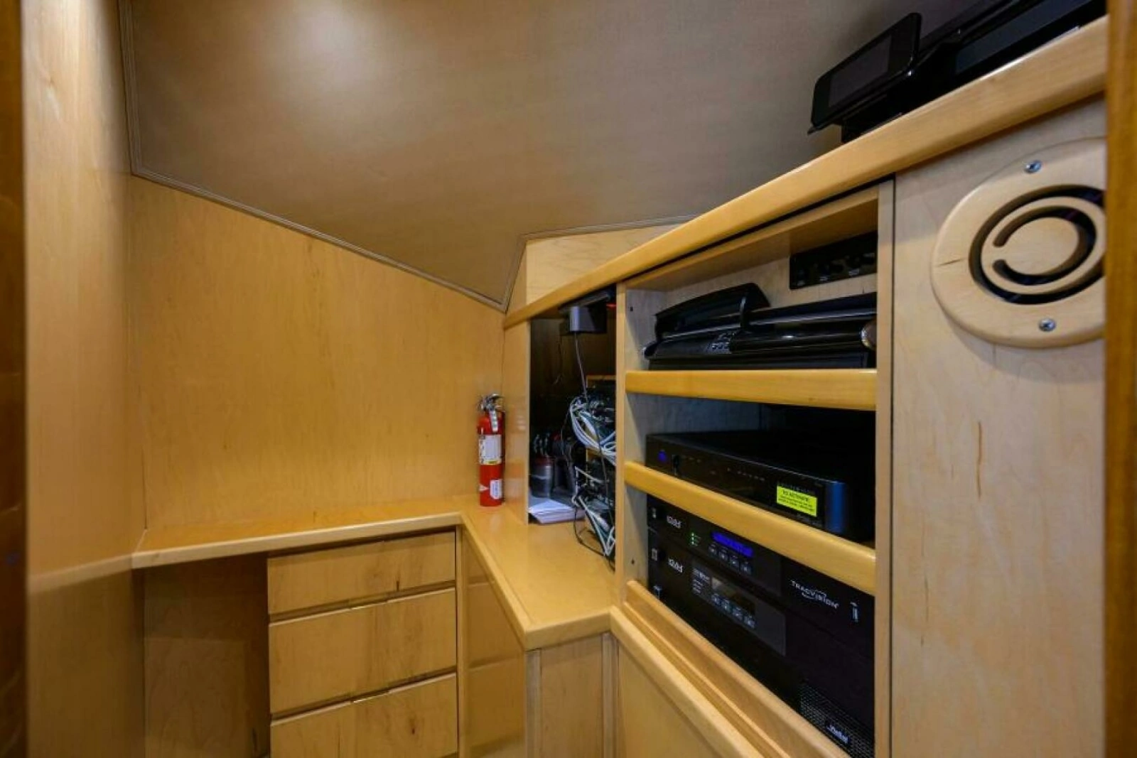 Viking 82 BLU FROG - Audio Visual Room
