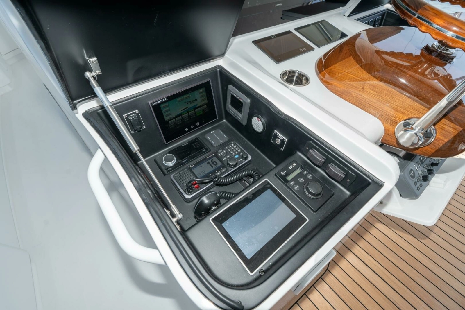 2025 Viking 90C "Zatara" 
