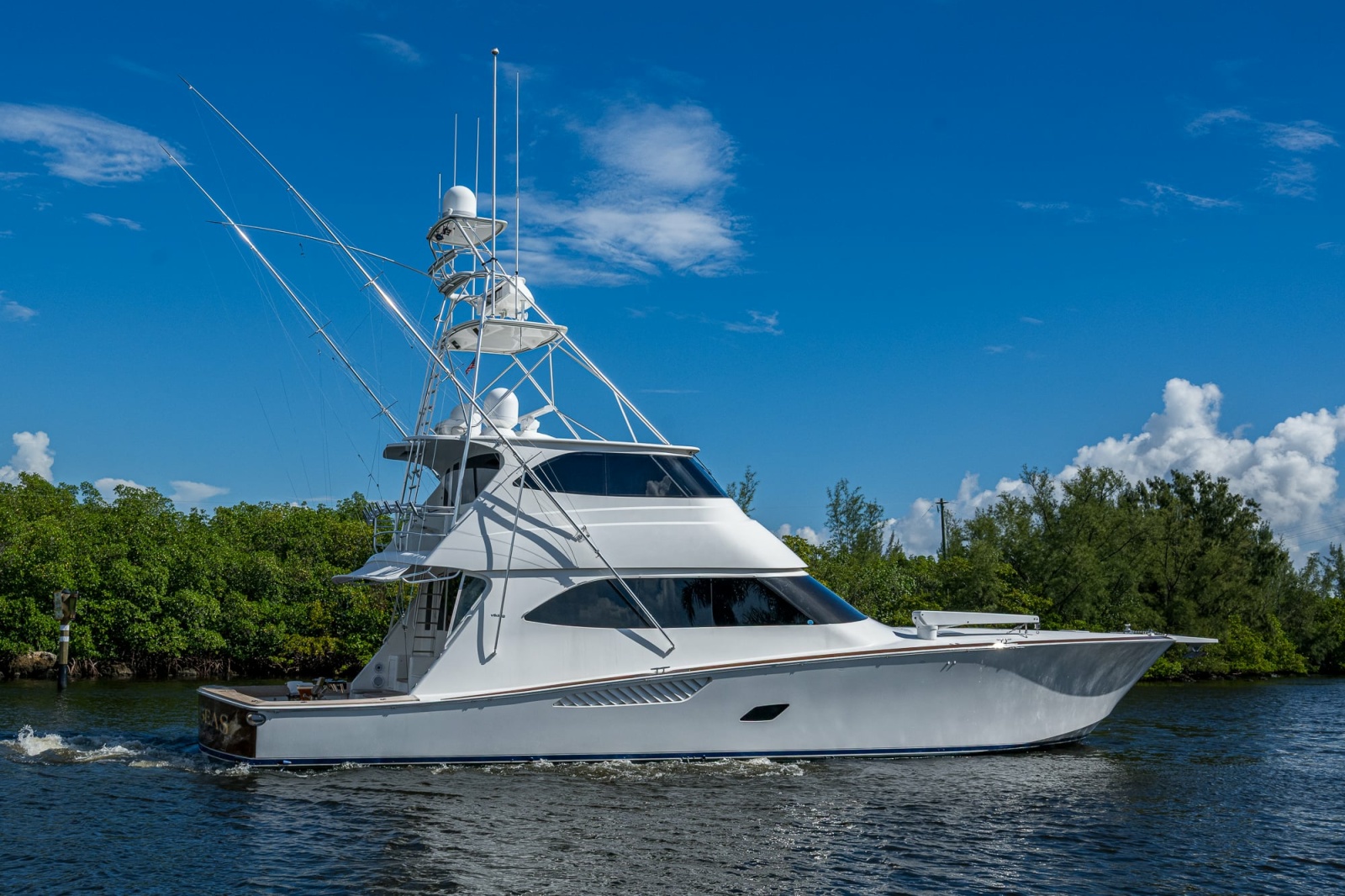 2011 Viking 76 Enclosed Bridge