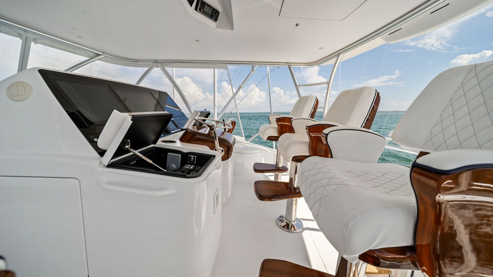 Flybridge Helm with Seating