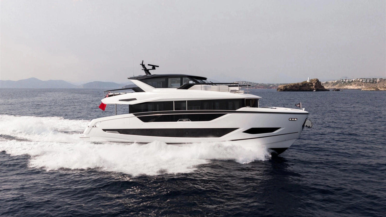 82 OCEAN ENCLOSED 82ft Sunseeker Yacht For Sale