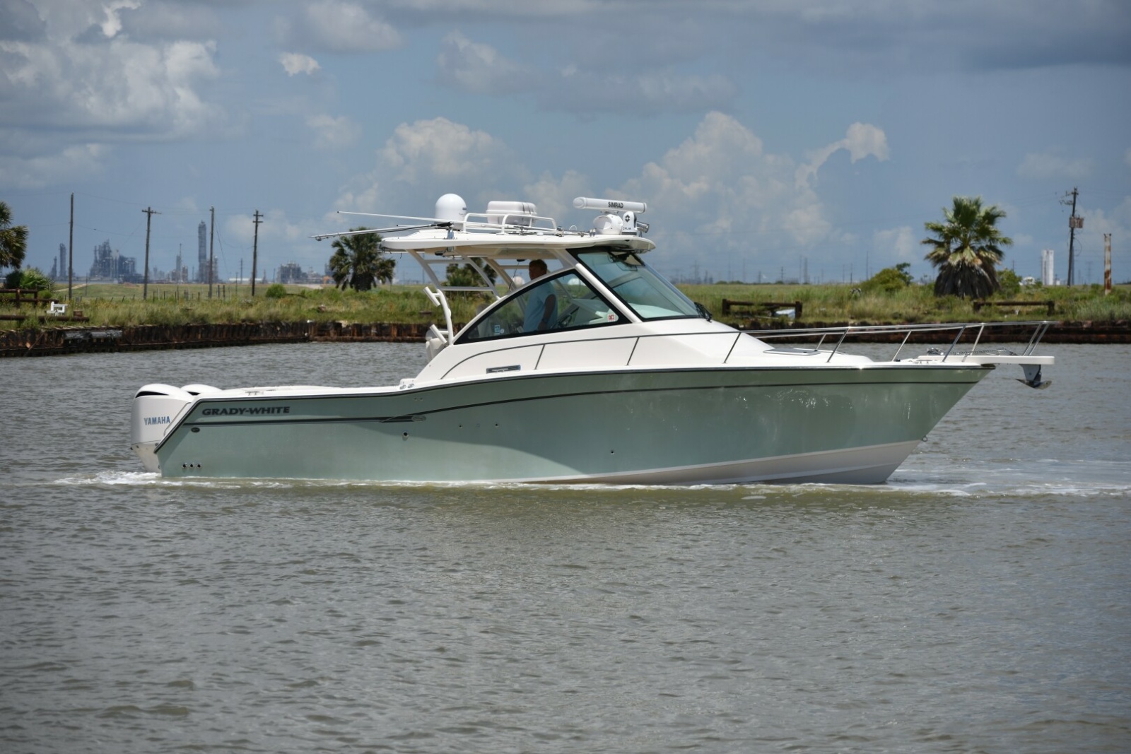 33' 2016 Grady-White 330 Express