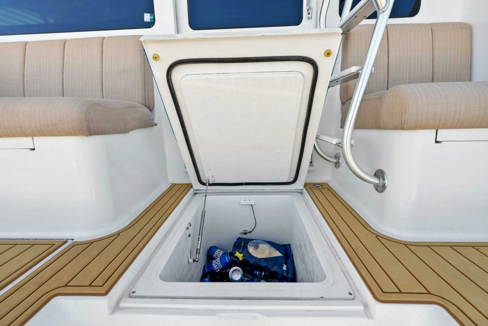 2002 Viking 65 Convertible photo 14