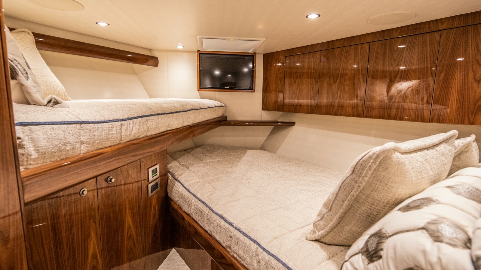 58' 2020 Viking 58 Convertible